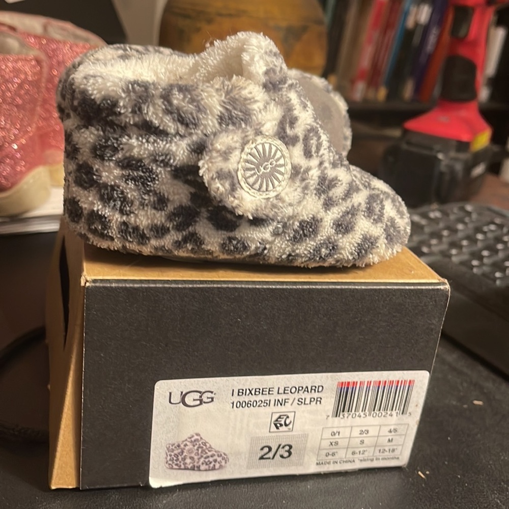 UGG Used with Box Bixbee Leopard 10060251 INF / SLPR size 2/3 Great Condition